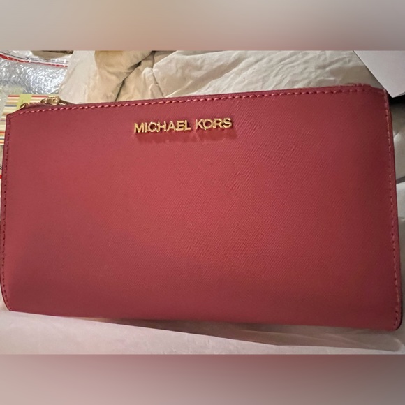 MICHAEL KORS JET SET TRAVEL ROSEWOOD
LG DOUBLE ZIP WRISTLET - Picture 2 of 6